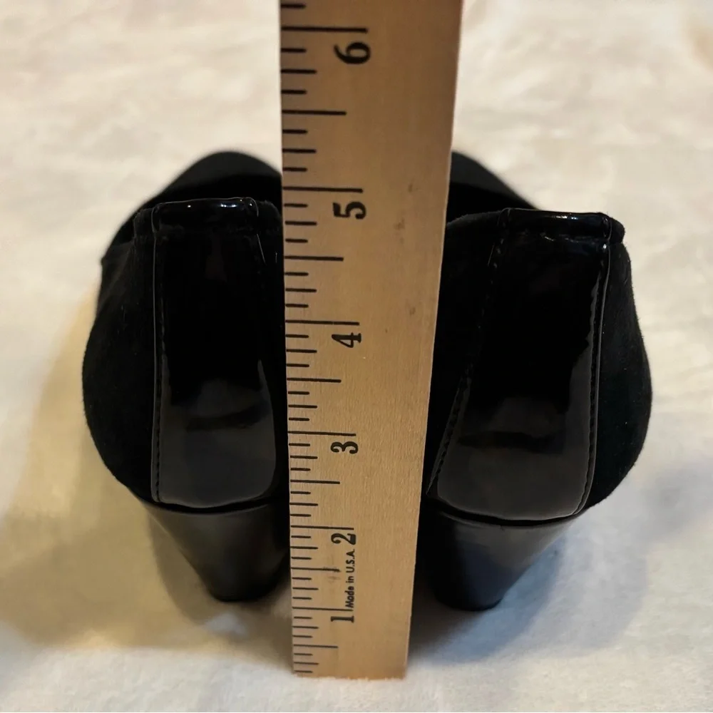 Giani Bernini Black Suede Wedge Pumps Memory Foam 8.5W